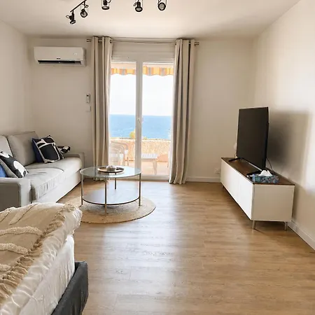 Sea & Sun Antheor Apartment *